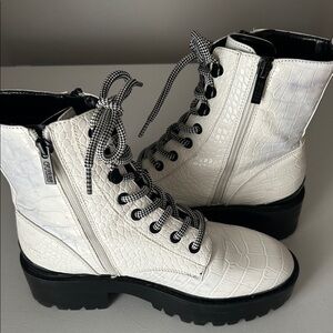 Guess Women's Fearne Lug Sole Lace-up Booties Women's Shoes 6M White